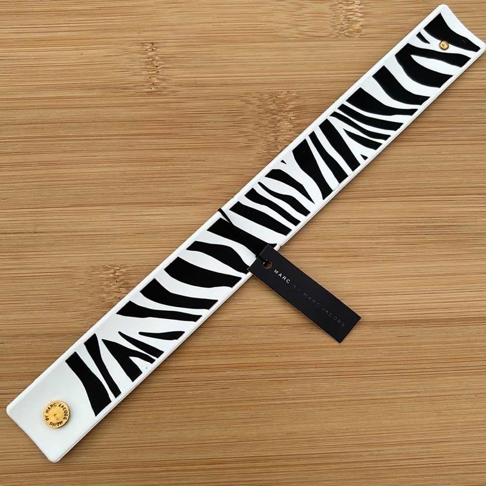 Brand New Marc By Marc Jacobs Black White Zebra Print Slap Bracelet Gold Tone Brand New Marc By Marc Jacobs Black White Zebra Print Slap Bracelet Gold Tone